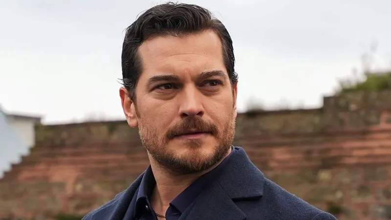 Çağatay Ulusoy 'Uykusuz Adam'la geliyor