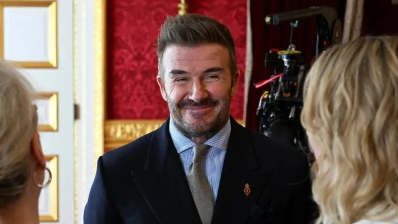 David Beckham resmen şövalye oldu