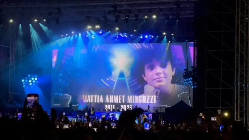 Gun's N' Roses İstanbul konserinde Mattia Ahmet Minguzzi'yi andı
