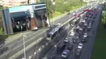 Kadıköy Acıbadem'de 2 metrobüs çarpıştı! Çok sayıda ekip sevk edildi