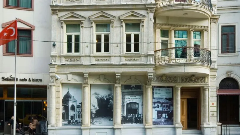 “Maceraperest Bir Mimarın Fotoğrafhanesi: Arif Hikmet Koyunoğlu” sergisi sanatseverlerle buluşuyor