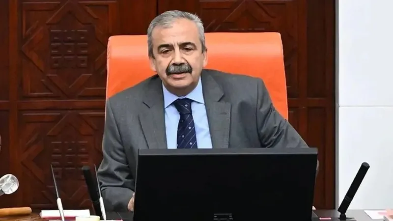 Sırrı Süreyya Önder Vefat Etti! Türkiye Yasta mı?