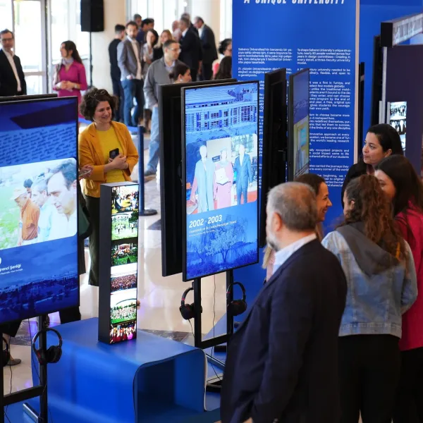 Sabancı Üniversitesi'nden 25. Yıla Özel Yapay Zeka Sergisi!
