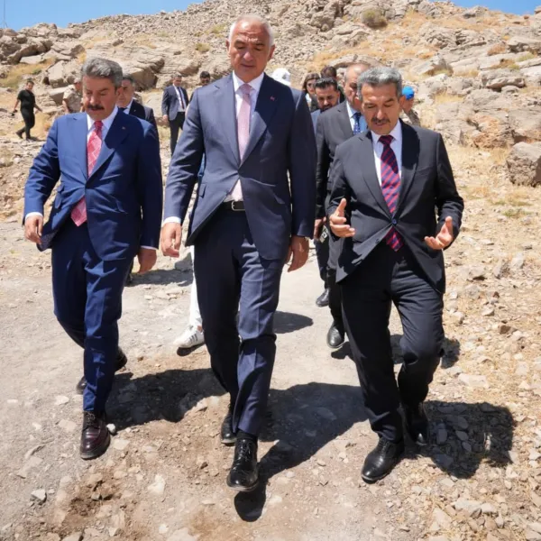Tunceli'de Hazine Keşfi! Bakan Ersoy'dan Turizm Hamlesi