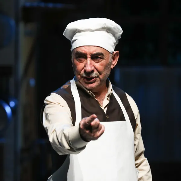 Usta oyuncu Şener Şen'in Zengin Mutfağı, son kez sahnede!