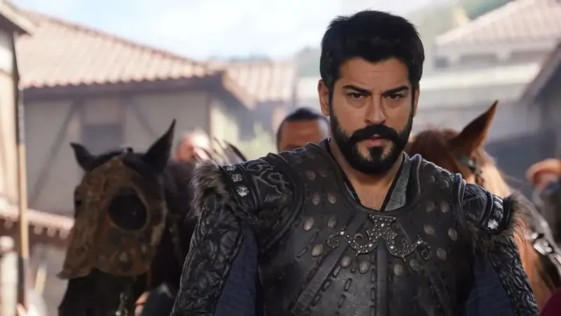 Yeni imajı dikkat çekti! Burak Özçivit'ten Londra'da aile pozları